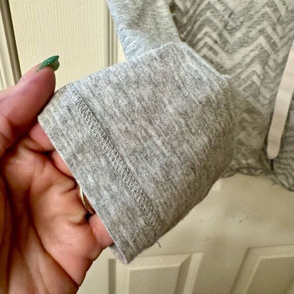 Lole Chevron Cowl Neck Performance Lightweight Long Sleeve Gray Shirt M - Picture 2 of 10